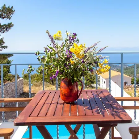 Vila In With An Incredible View