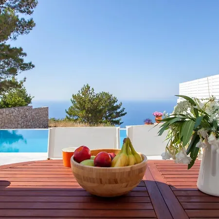 Vila In With An Incredible View